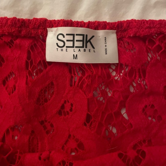 Off the shoulder lace & sheet red top - Picture 3 of 5